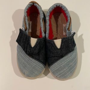 Toms Kid’s size 9 shoes